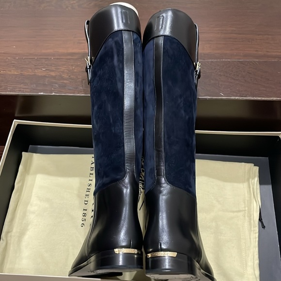 Burberry Flat Boot 👢 Authentic - Picture 4 of 11